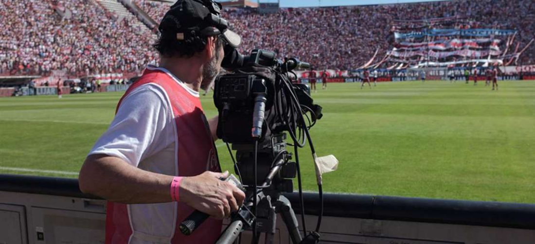 El nuevo contrato por los derechos de televisión del fútbol profesional es el tema de discusión entre los clubes y la FBF. Foto: internet