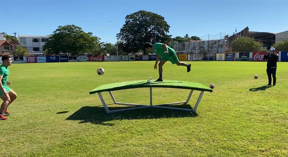 El TeqBall es un juego que se practica mucho en el fútbol brasileño. En Oriente ya hicieron ensayos. Foto: club Oriente Petrolero