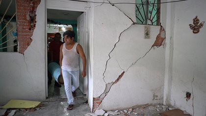 Vista de una vivienda afectada debido al sismo de 7.4 de magnitud en la localidad Crucecita, municipio de Huatulco en el estado de Oaxaca (México) Foto: (EFE/ Daniel Ricardez) 