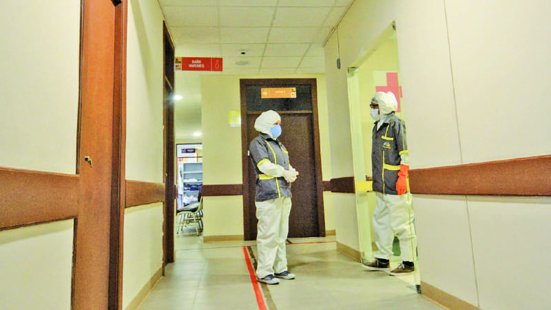 Fallas de protocolos  y colapso de hospitales  golpean  a 2 regiones