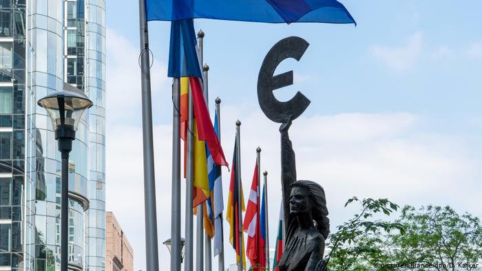 Monumento Europa, ante el Parlamento Europeo, en Bruselas.