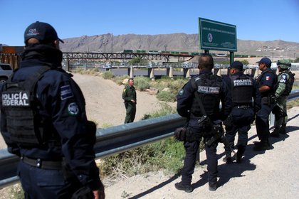 CIUDAD JUÁREZ, CHIAHUAHUA. La Guardia Nacional vigila los límites de la frontera de México con EEUU. En el operativo participan de los tres niveles de gobierno. Ciudad Juárez se suma a los 23 municipios de la frontera sur del país en los cuidan la frontera con la Guardia Nacional con el fin de inhibir la migración, tras los acuerdos con el Gobierno de Donald Trump FOTO: NACHO RUIZ /CUARTOSCURO