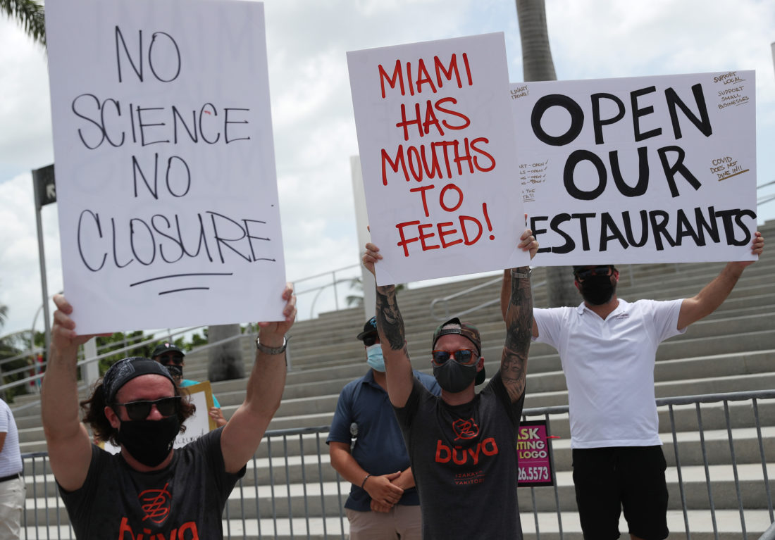 Una protesta de dueños de restaurantes en Miami (Joe Raedle/Getty Images/AFP)
