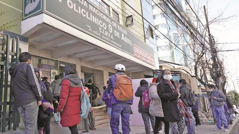 Tres hospitales Covid de La Paz están llenos, se alistan 5 centros