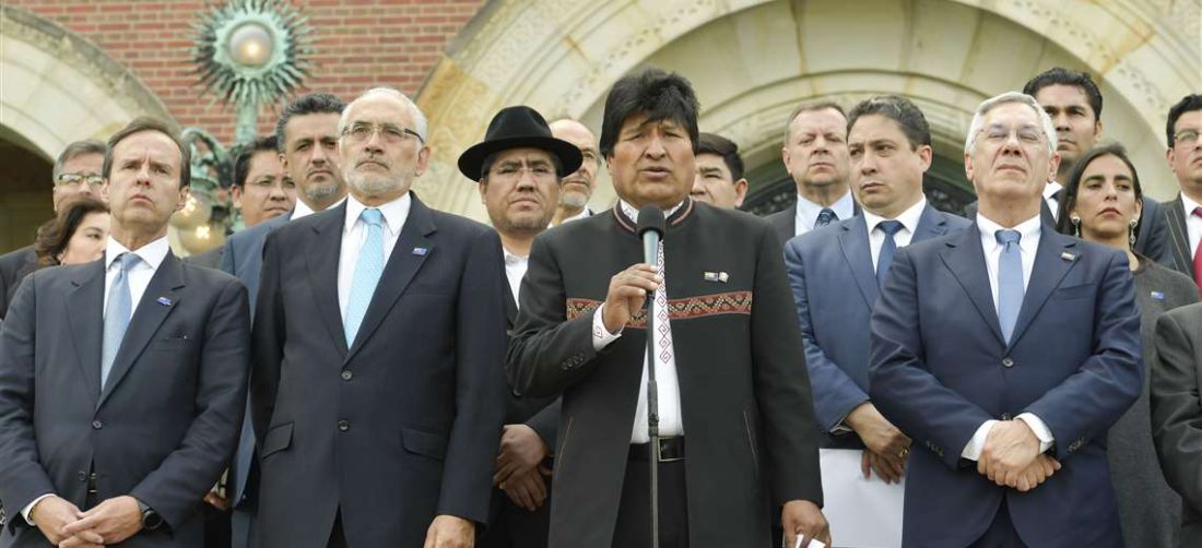 Los expresidente de Bolivia en La Haya. Foto: ABI