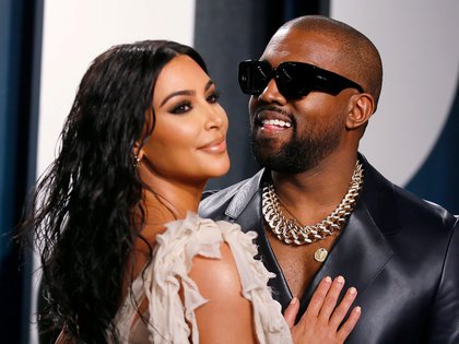Kim Kardashian y Kanye West en la fiesta de los Premios Oscar de Vanity Fair Oscar en Beverly Hills en febrero pasado (Reuters)