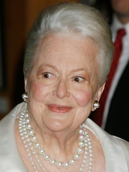FILE PHOTO: Actress Olivia de Havilland, 89, two-time Academy Award winner, arrives for the 'Academy Tribute to Olivia de Havilland' at the Academy of Motion Picture Arts & Sciences, Beverly Hills June 15, 2006. REUTERS/Fred Prouser/File Photo