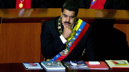 La economía venezolana se desplomó profundamente desde la llegada de Maduro al poder (AP)
