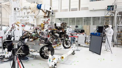 El rover Perseverance durante un test para verificar el funcionamiento de sus 19 cámaras. (NASA/JPL-Caltech)