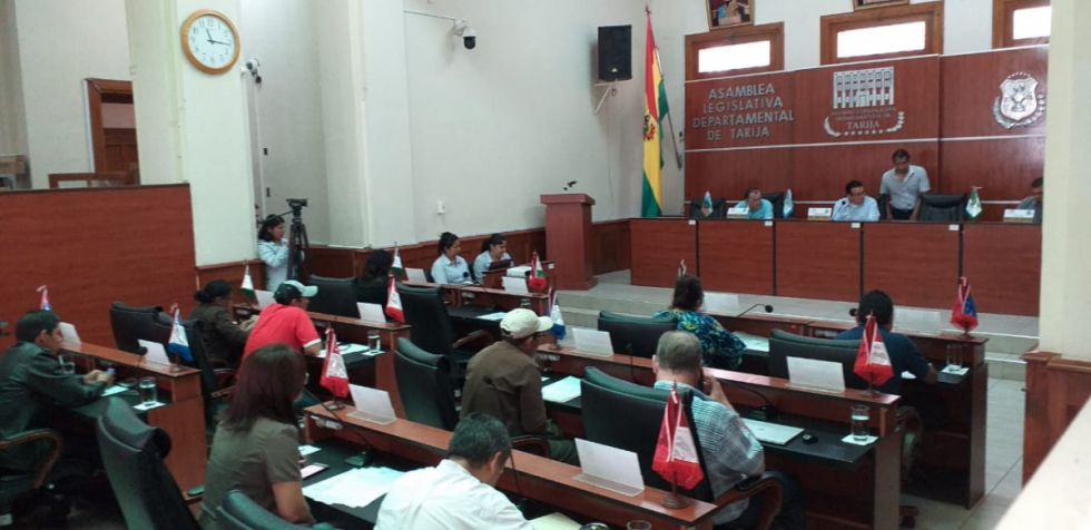 Asamblea de Tarija acepta plan para bajar sueldos, tiene contrapropuesta