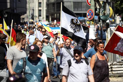 La marcha se inició en las inmediaciones de la emblemática Puerta de Brandeburgo, en dirección a la Columna de la Victoria (REUTERS/Christian Mang)