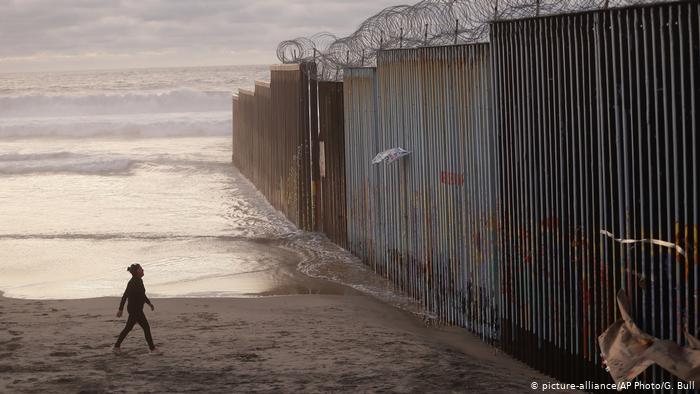Mexiko Grenze zu USA in Tijuana (picture-alliance/AP Photo/G. Bull)