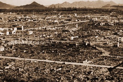 Las ruinas de Hiroshima poco después de la explosión de la bomba "Little Boy" (Glasshouse Images/Shutterstock)