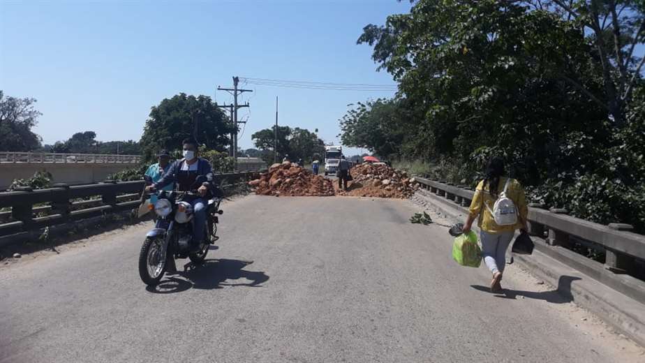 En Yapacaní los masistas han instalado un punto de bloqueo. (Foto: Soledad Prado)