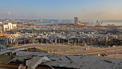 El puerto de Beirut este miércoles, el día después de la deflagración. (Anwar AMRO / AFP)
