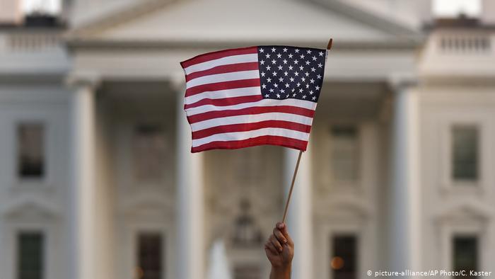 USA Einschränkungen des Einwanderungsvisums (picture-alliance/AP Photo/C. Kaster)