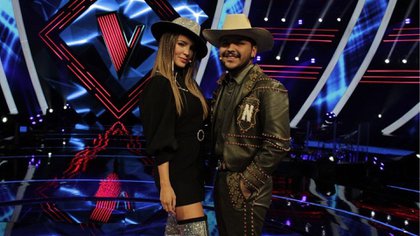 La pareja funge como coaches de la edición 2020 del programa La Voz México (Foto: Instagram@ lavoztvazteca)