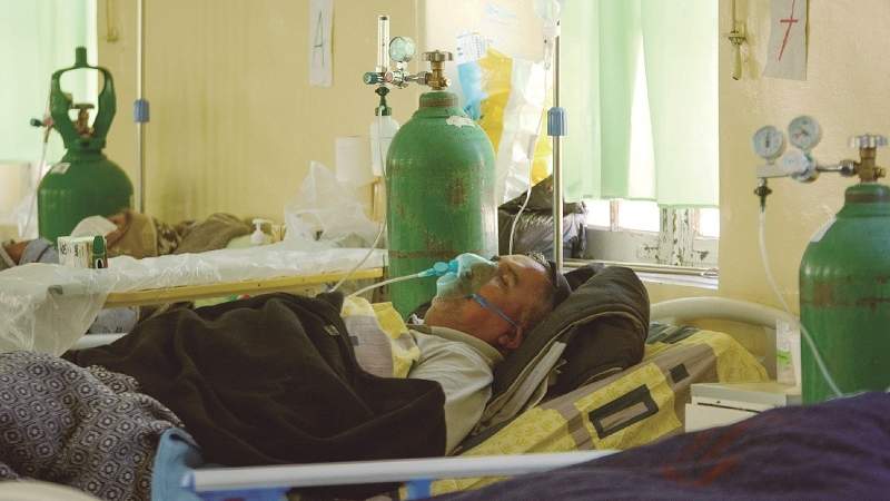 Los hospitales viven horas de angustia por falta de oxígeno