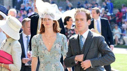 Tom Inskip con su esposa en la boda de Harry y Meghan Markle en 2018. De acuerdo al tabloide The Sun, la pareja no fue invitada a la recepción 