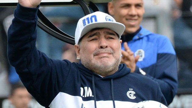 El médico de Gimnasia le aconseja a Maradona no ir a la primera etapa de entrenamientos