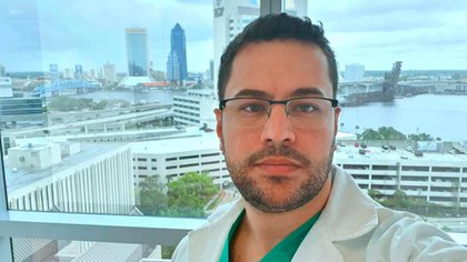 El neurocirujano Lucas Augusto Pires, fallecido por Covid-19 (Facebook)
