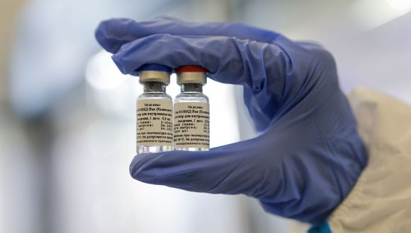 Imagen del Fondo de Inversión Directa de Rusia muestra la vacuna contra el coronavirus, que viene siendo desarrollada por el Instituto de Investigación de Epidemiología y Microbiología de Gamaleya. (AFP / Russian Direct Investment Fund).