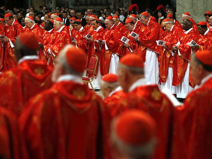 El libro de Edward Pentin presentó una lista de 19 "papabili", una selección entre los 124 cardenales que podrían aspirar a gobernar la iglesia católica. (AFP)