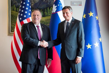 Mike Pompeo y el presidente esloveno, Borut Pahor (Reuters)