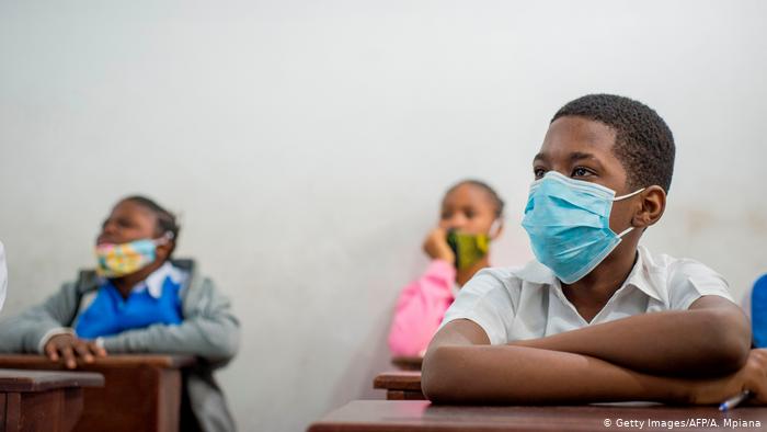  Demokratische Republik Kongo | Coronavirus | Schulstart (Getty Images/AFP/A. Mpiana)