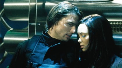 Thandie Newton con Tom Cruise en una escena de "Misión Imposible"