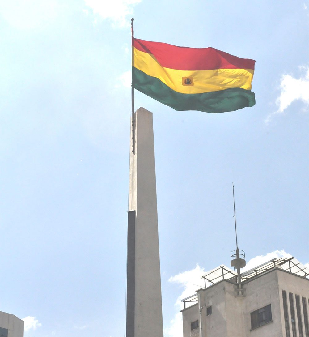 La primera bandera de Bolivia se creó el 17 de agosto de 1825.