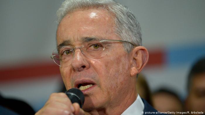 Álvaro Uribe, sindicado de manipulación de testigos por la Corte Suprema