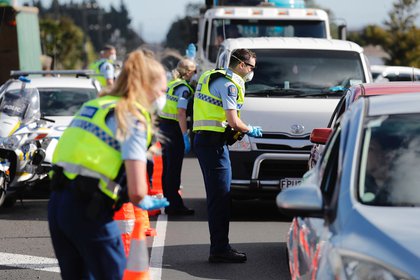 Controles en una autopista de Auckland (AP)