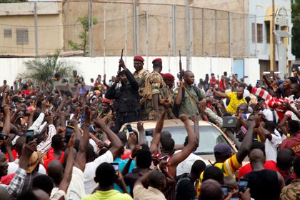El golpe fue perpetrado por los altos mandos del Ejército (REUTERS/Moussa Kalapo)