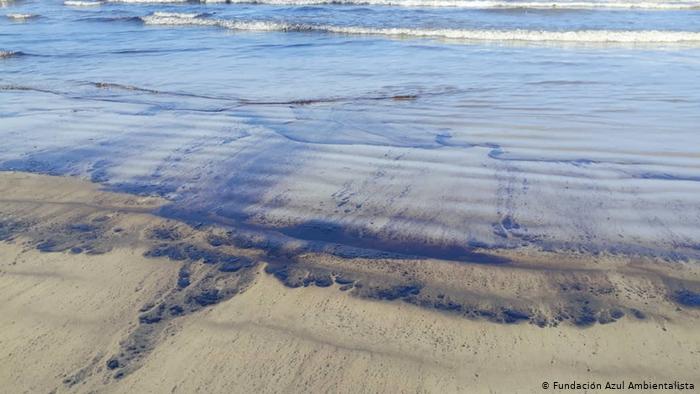 Derrame de petróleo en playas del Golfo Triste, Venezuela.