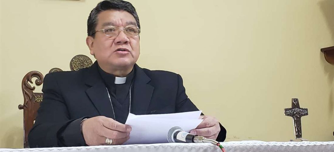 Aurelio Pesoa, secretario general de la CEB leyó el mensaje de la Iglesia.