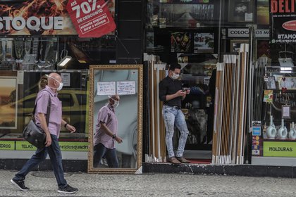 Vista de una tienda en el barrio de Copacabana el 10 de junio de 2020 en Río de Janeiro (Brasil). EFE/Antonio Lacerda 