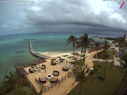 Vista desde el Hotel Hyatt Ziva Cancún, durante el paso de la tormenta tropical Marco (Foto: Twitter Webcams de México)