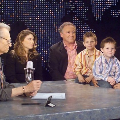 Larry King con sus hijos. Fue una de las fotos que compartió el presentador para recordar a Andy y Chaia (IG: @larrykingnow)