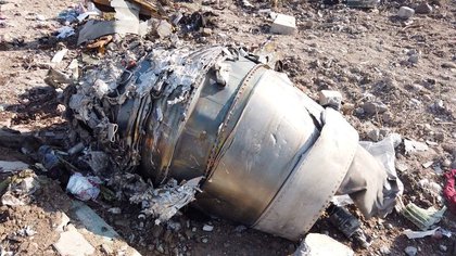 Los escombros del avión de Ukraine International Airlines, vuelo PS752, Boeing 737-800 que fue derribado en las afueras de Teherán (Reuters)