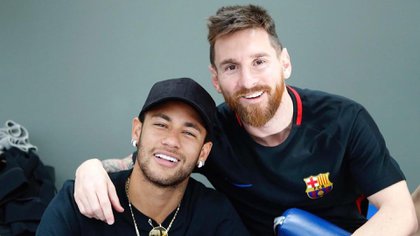 Neymar y Lionel Messi jugaron juntos durante cuatro temporadas en el Barcelona y se hicieron grandes amigos (Foto: Especial)