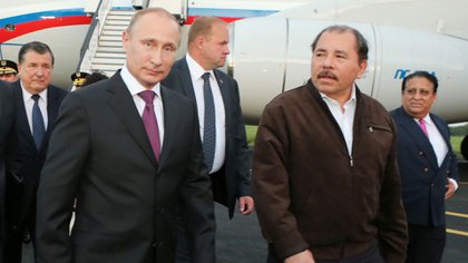Vladimir Putin junto a Daniel Ortega (AFP/Archivo)