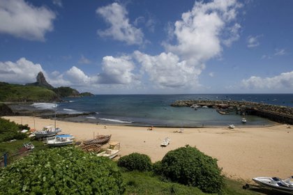 La autorización para los turistas curados será el primer paso para la reactivación del turismo en Fernando de Noronha, TEMPprincipal fuente de ingresos del archipiélago de poco más de 3.000 habitantes (EFE)