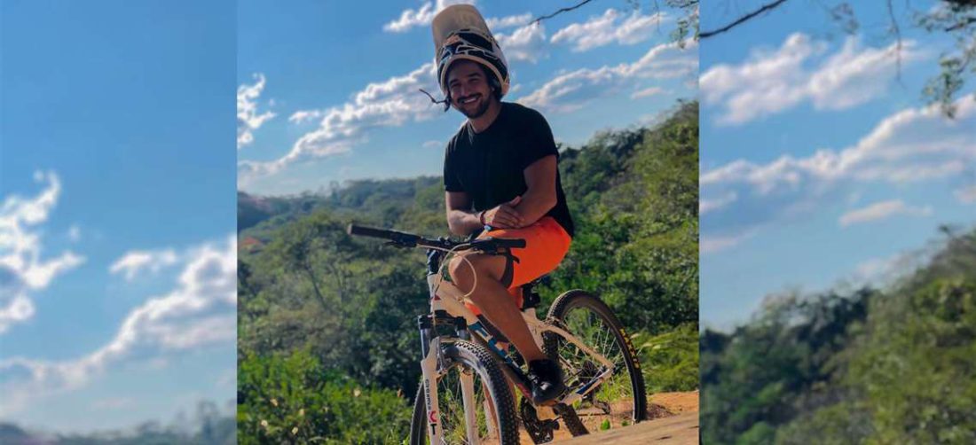 Jaime Quintanilla y su 'bici' durante la cuarentena. Foto: Internet