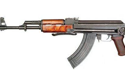 El AK-47 es el clásico entre los cárteles (Foto: Twitter@TsotetsiFrancis)