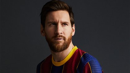 Lionel Messi con la nueva camiseta del Barcelona (Twitter: @FCBarcelona_es)