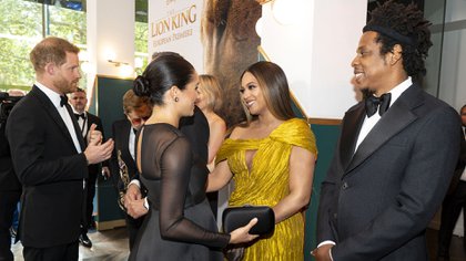 Los duques de Sussex con Beyoncé y Jay-Z en la premiere de "El Rey León" en Londres el año pasado