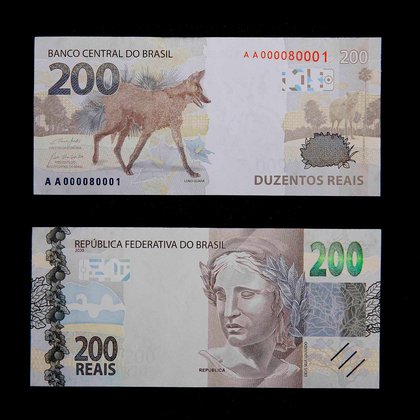 Los billetes son ilustrados con una imagen del lobo de crin o colorado (lobo-guará en portugués) (EFE)