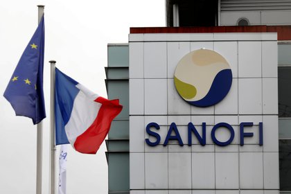 El logotipo de Sanofi en su centro de investigación y producción en Vitry-sur-Seine, Francia (REUTERS/Charles Platiau/Archivo Foto)