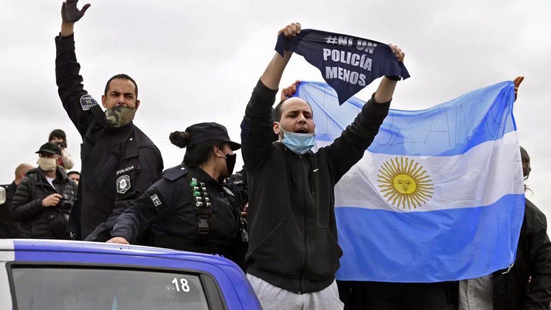 Huelga y mitin policial por mejores salarios en Argentina - France 24